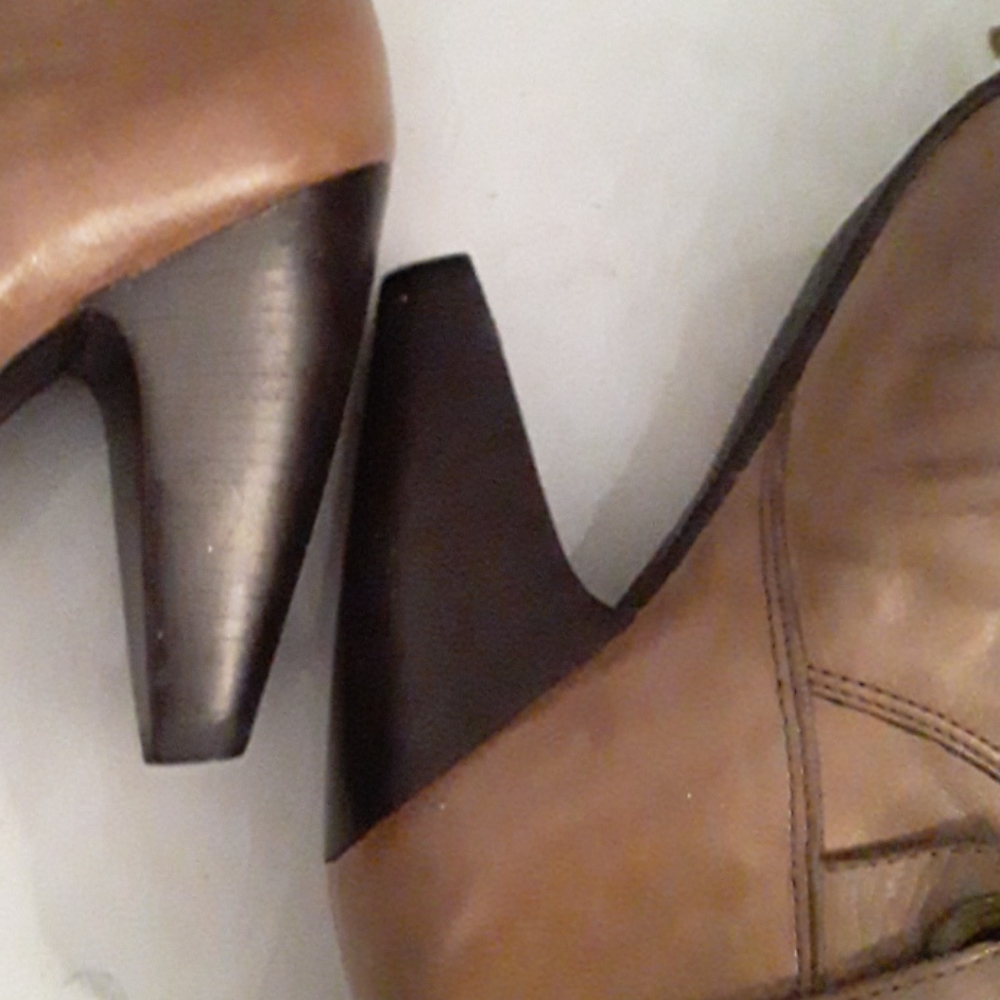 Carlos Boots - Picture 4 of 8